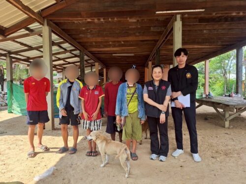 พม.อุบลราชธานีลงพื้นที่ติดตาม เยี่ยมบ้าน และประเมินสภาพครอบครัวผู้เสียหายจากการค้ามนุษย์