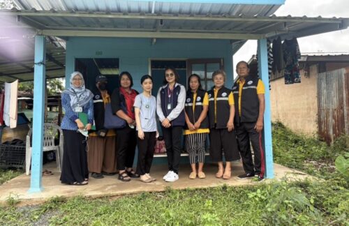 พม.อุบลราชธานี ประสานช่วยเหลือผู้ป่วยติดเตียงไม่มีผู้ดูแล ส่งมอบอาหารเหลวผ่าน โรงพยาบาลสรรพสิทธิประสงค์ วันที่ 11 มิถุนายน 2568